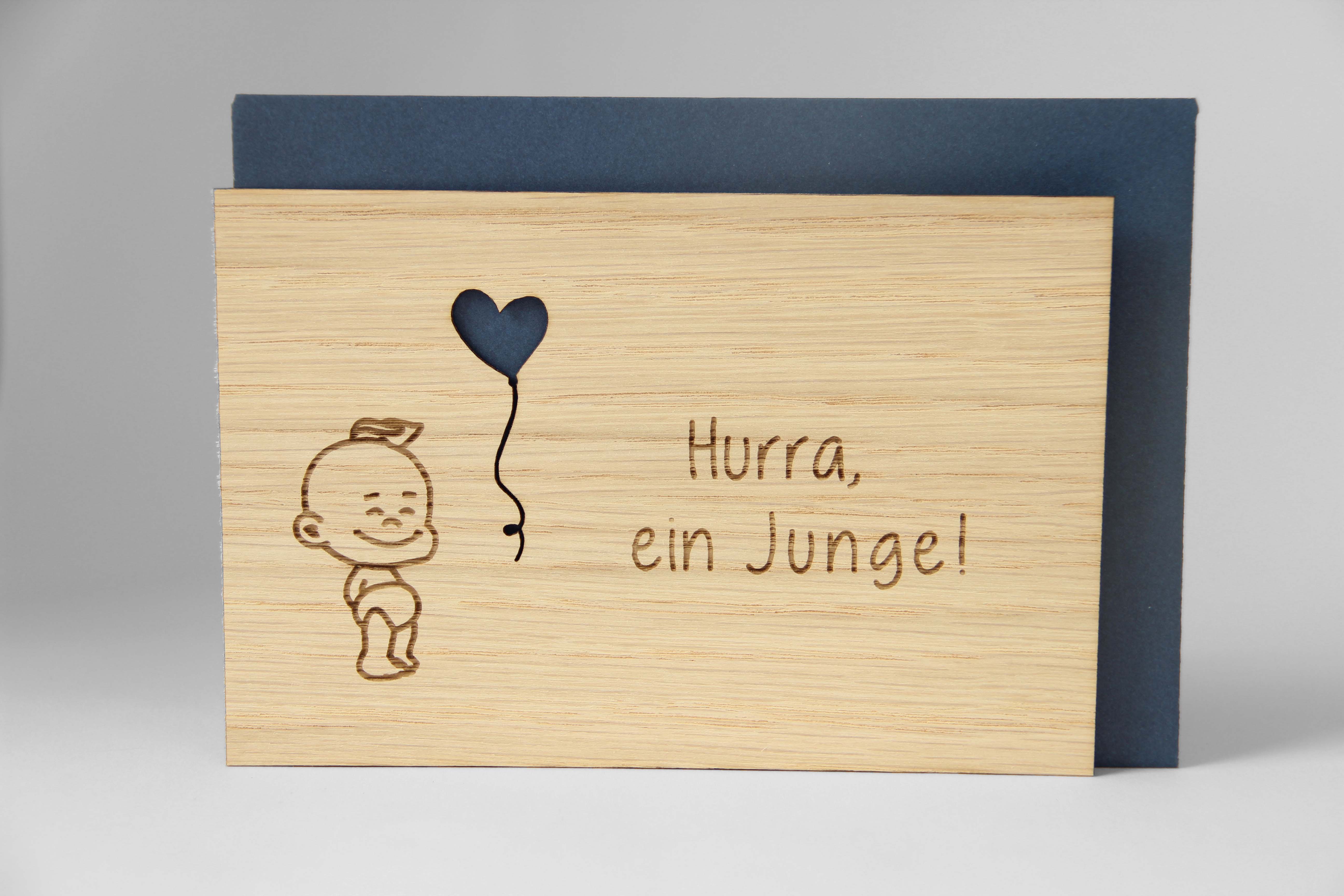 Holzgrusskarten - Geburtskarte "Hurra ein Junge" aus Eiche, mit Baby, Herz