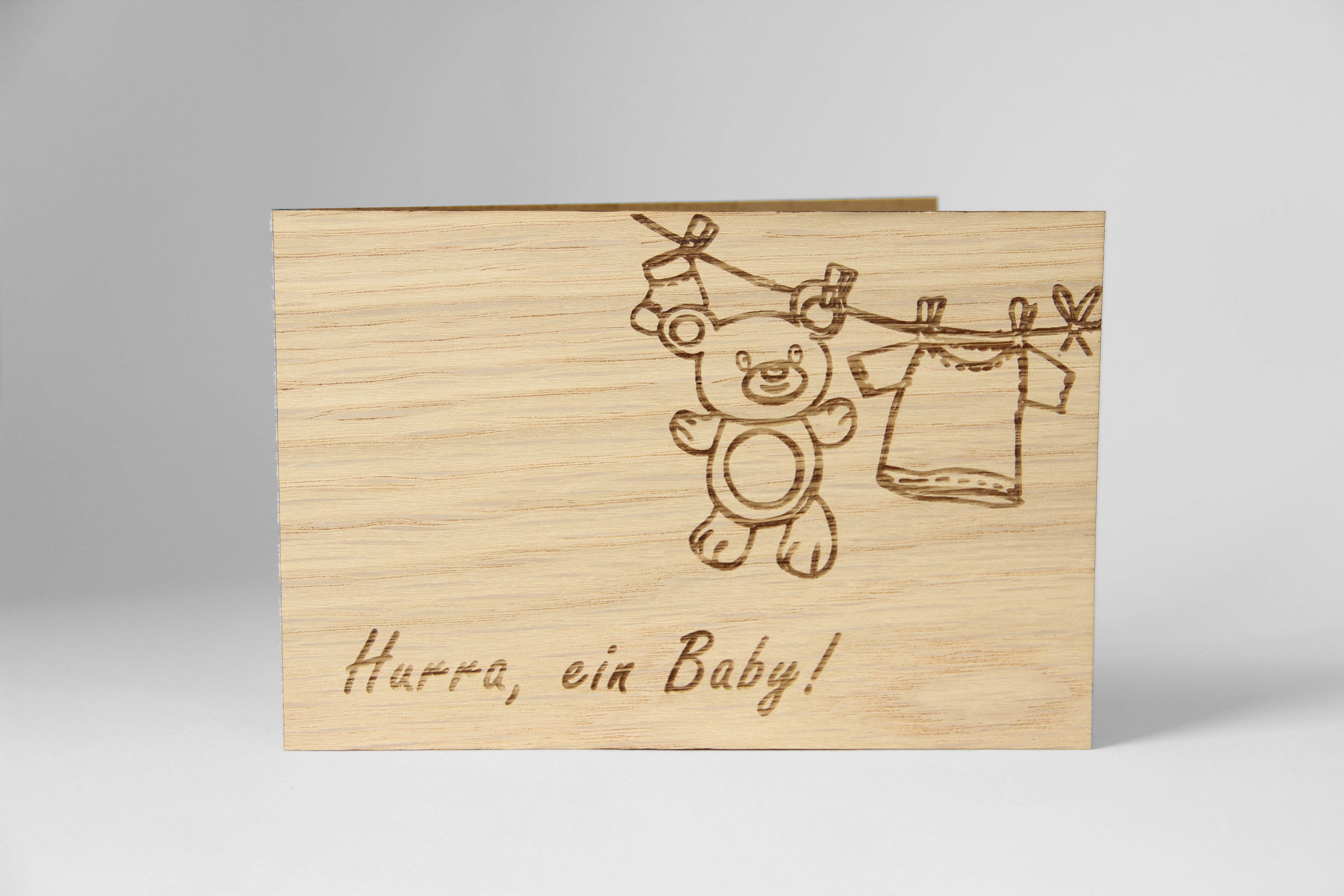 Holzgrusskarten - Geburtskarte "Hurra, ein Baby" aus Eiche, Teddybär