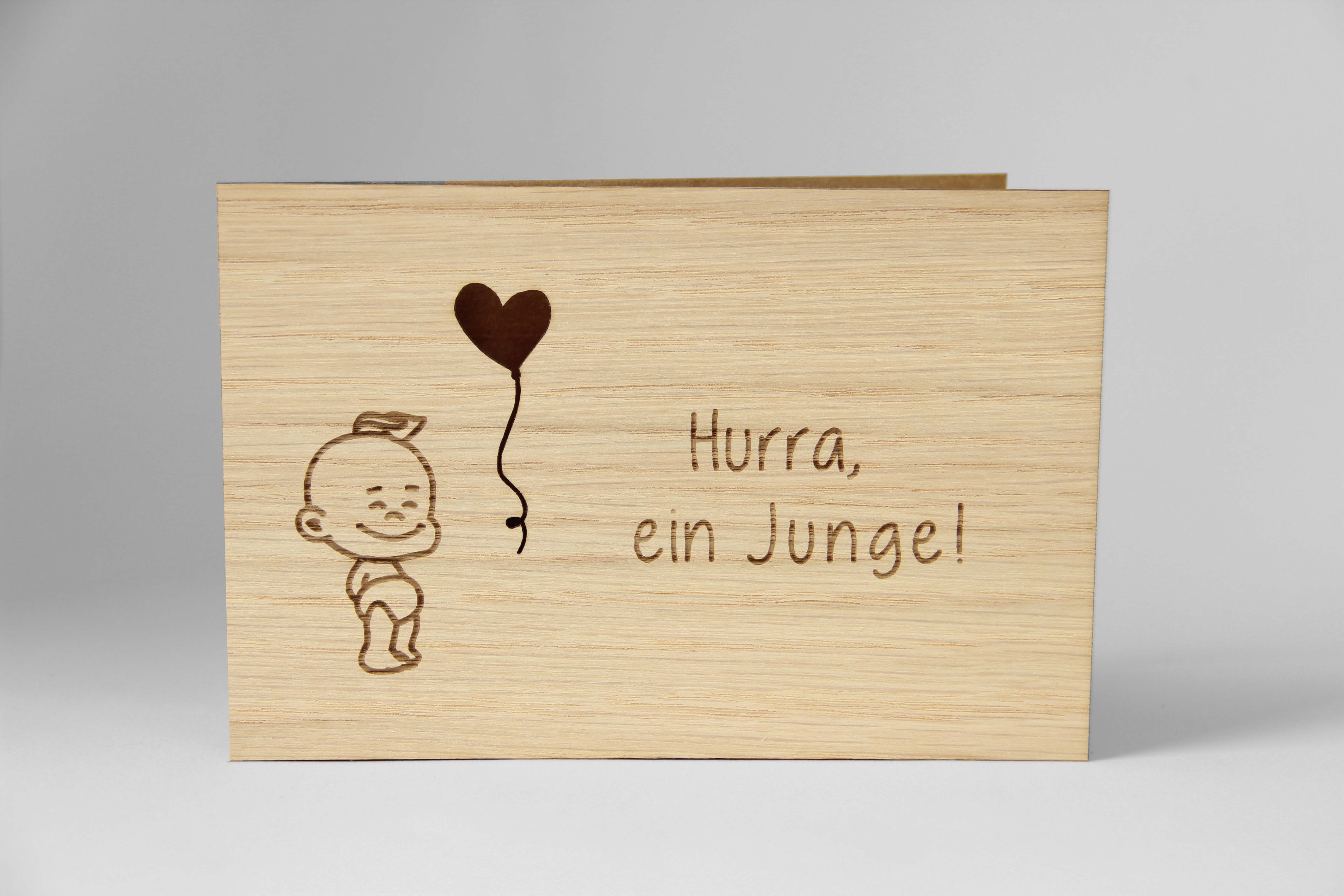 Holzgrusskarten - Geburtskarte "Hurra ein Junge" aus Eiche, mit Baby, Herz