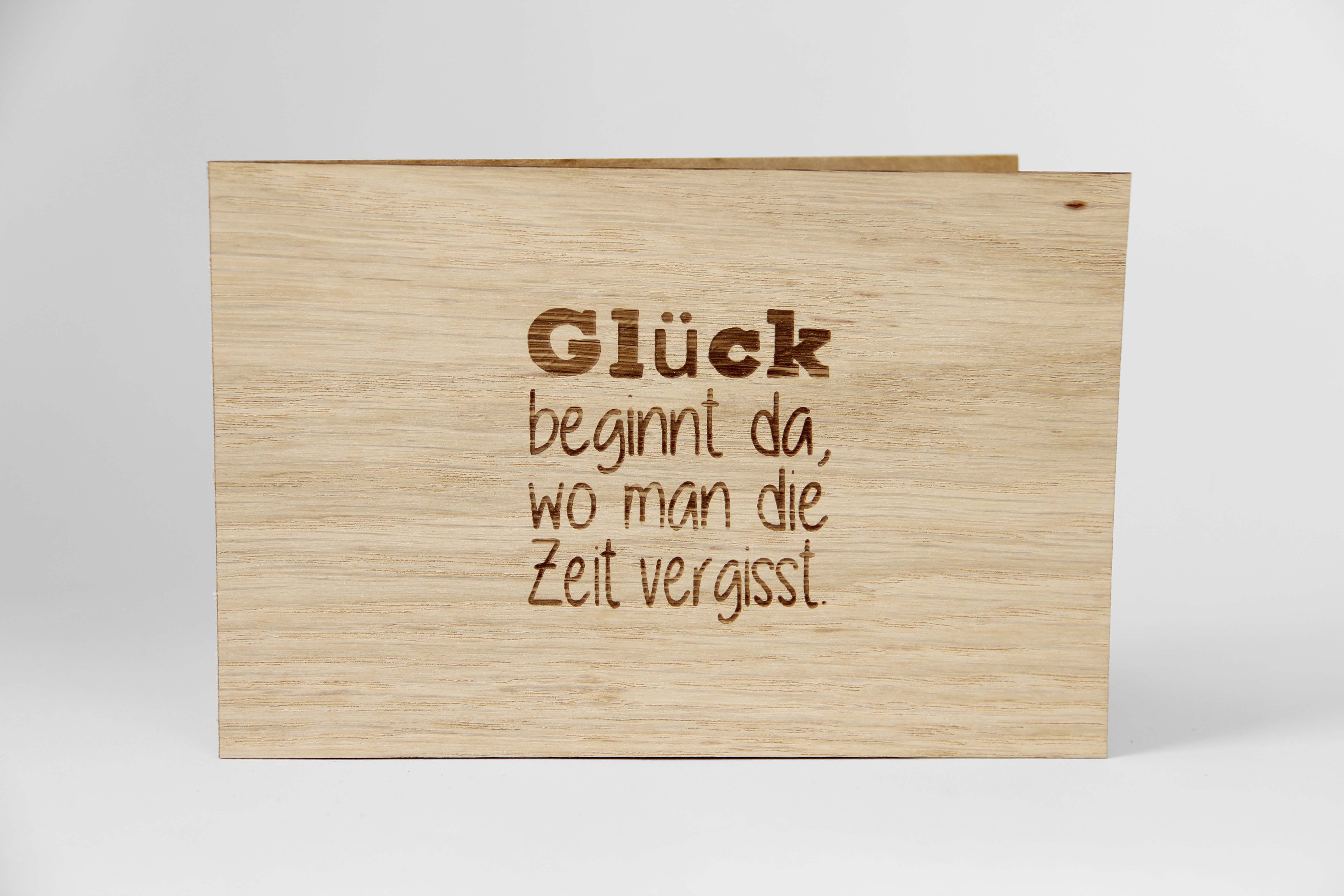 Holzgrusskarten - Geschenkkarte Spruchkarte "Glück beginnt da wo man die Zeit vergisst" aus Eiche