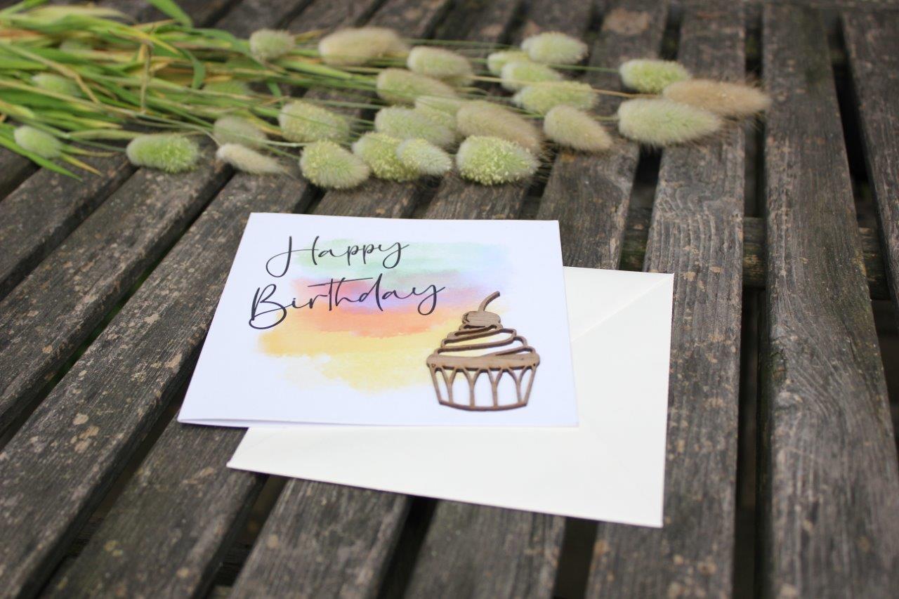 Original Holzgrusskarte - Geburtstagskarte für besondere Glückwünsche zum Geburtstag, Motiv "Cupcake", Geburtstagsbillet, Glückwunschkarte, Postkarte, Geschenkkarte