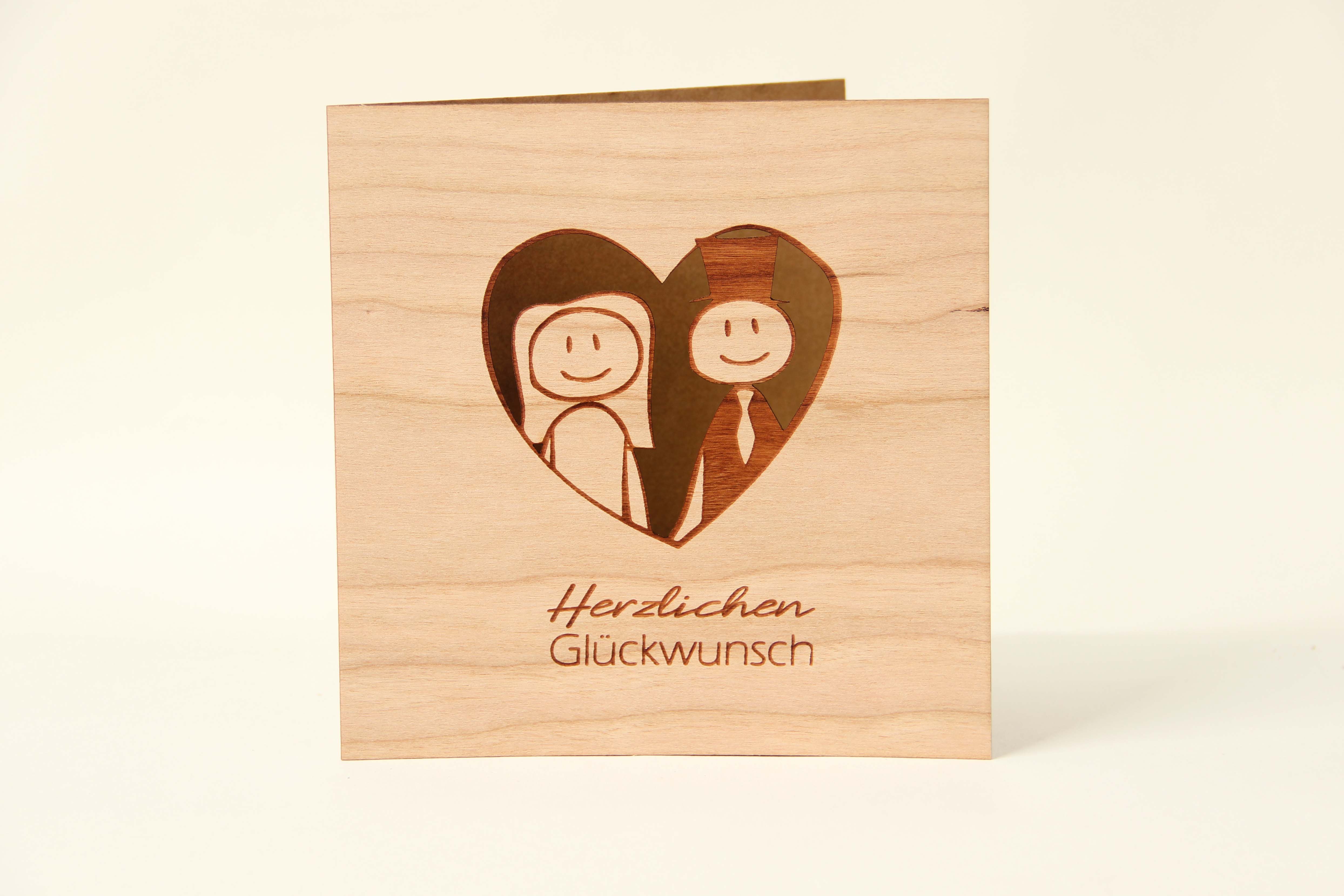 Holzgrusskarten - Holzgrusskarte Hochzeit "Herzlichen Glückwunsch", Brautpaar, Herz, Kirsche