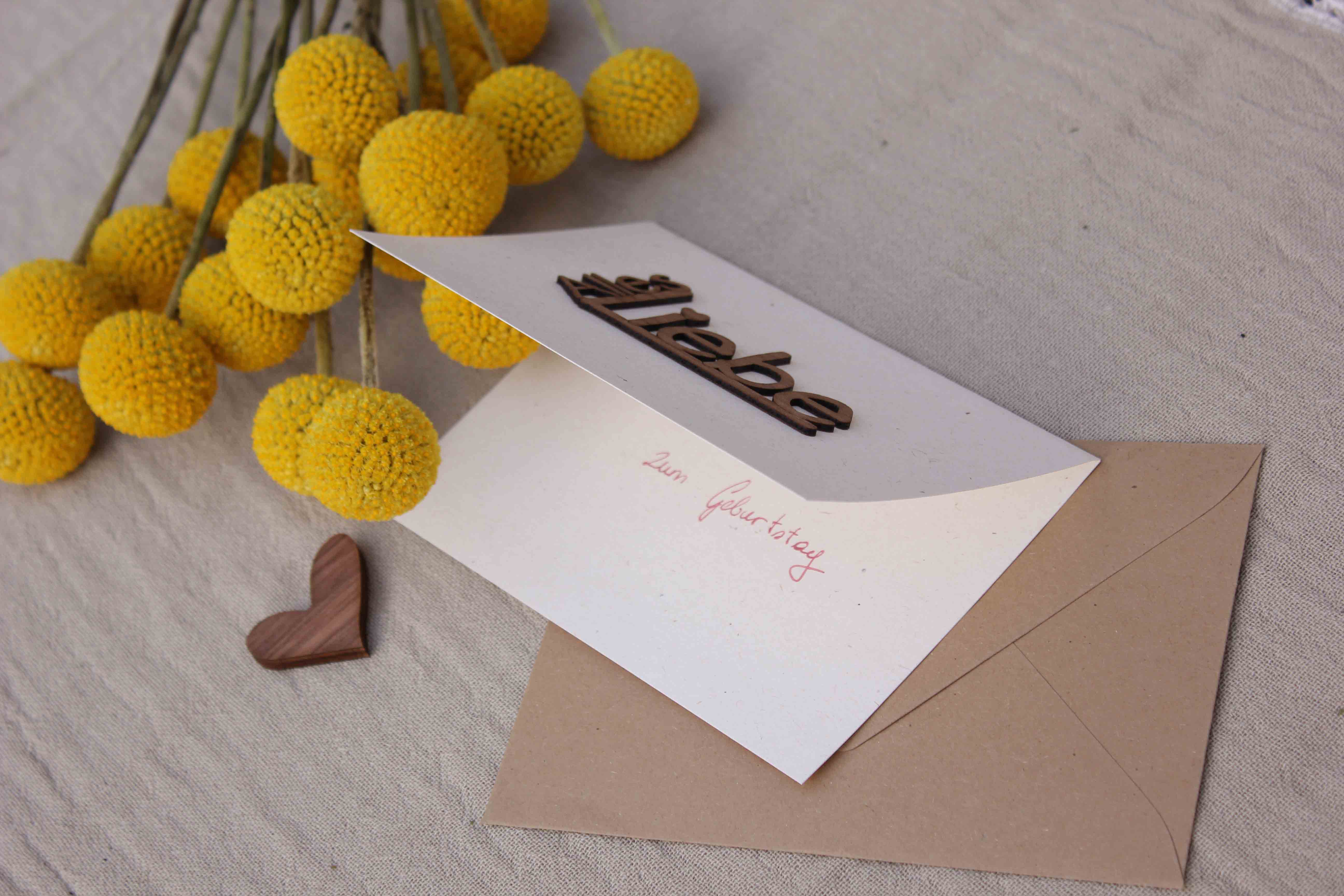Holzgrusskarten - Papierkarte mit Schriftzug "Alles Liebe" aus Nuss, Geschenkkarte, Dankeskarte
