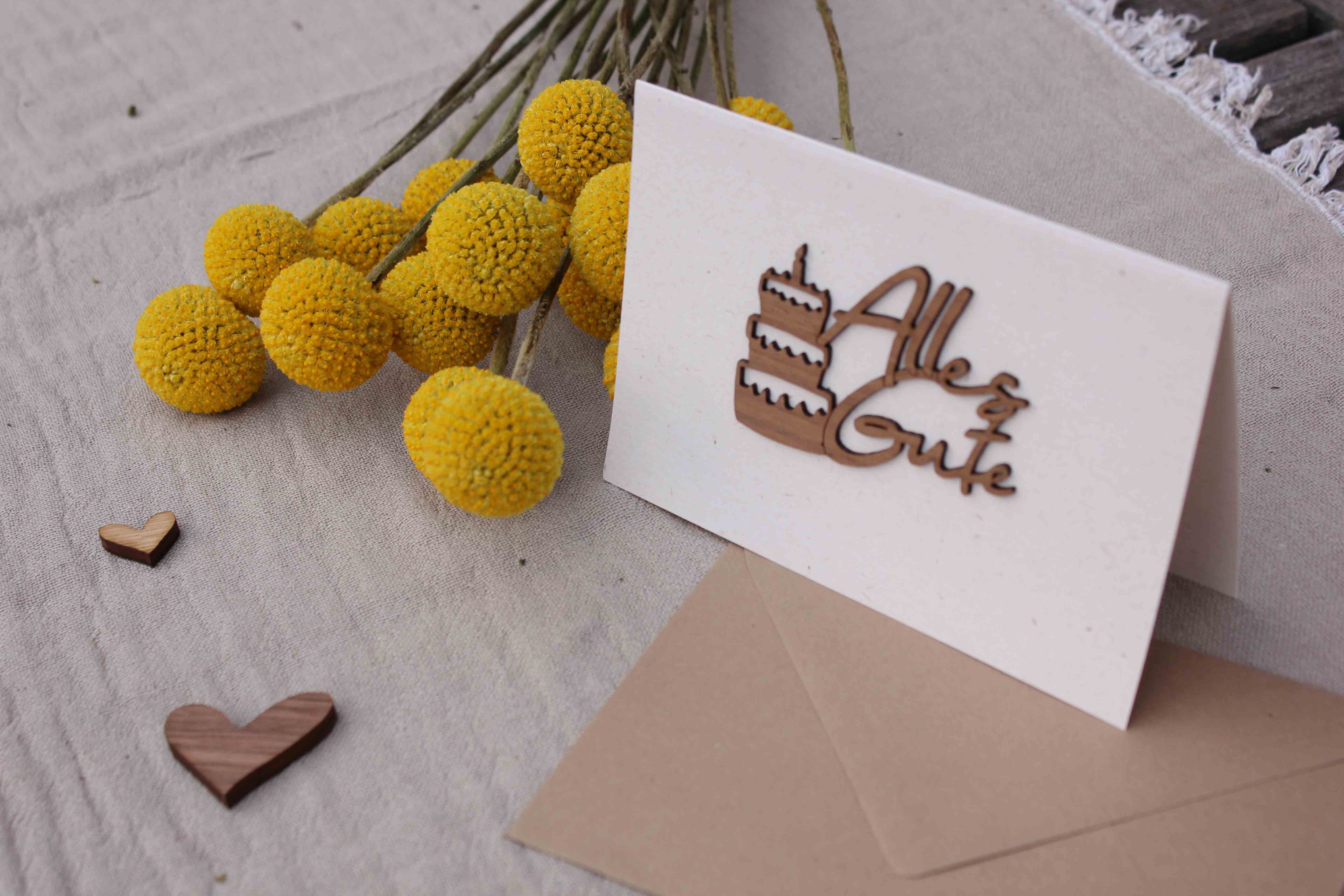Holzgrusskarten - Papierkarte mit Schriftzug "Alles Gute" aus Nuss, Geburtstagstorte, Geburtstagskarte